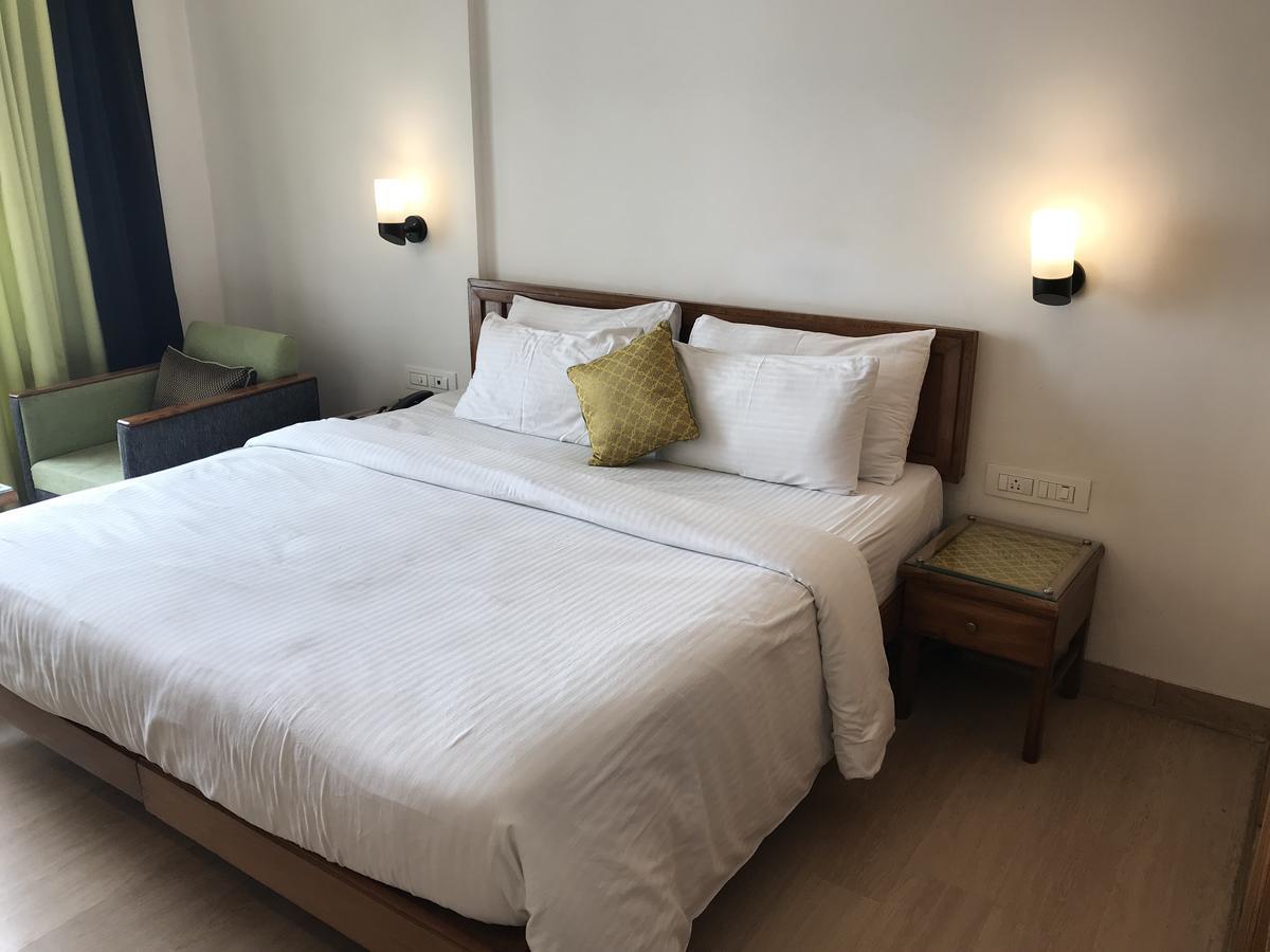 The Three Oaks Boutique Hotel 무소리에 외부 사진
